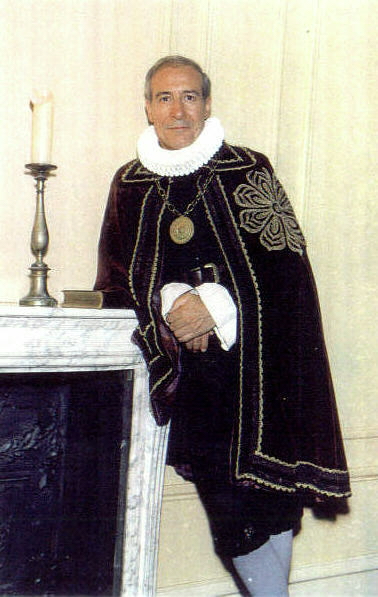 Francis Dumaurier as Montaigne
