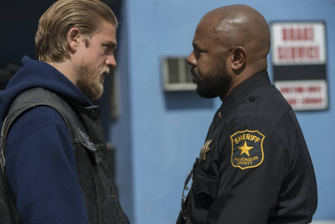 Still of Rockmond Dunbar and Charlie Hunnam in Sons of Anarchy (2008)