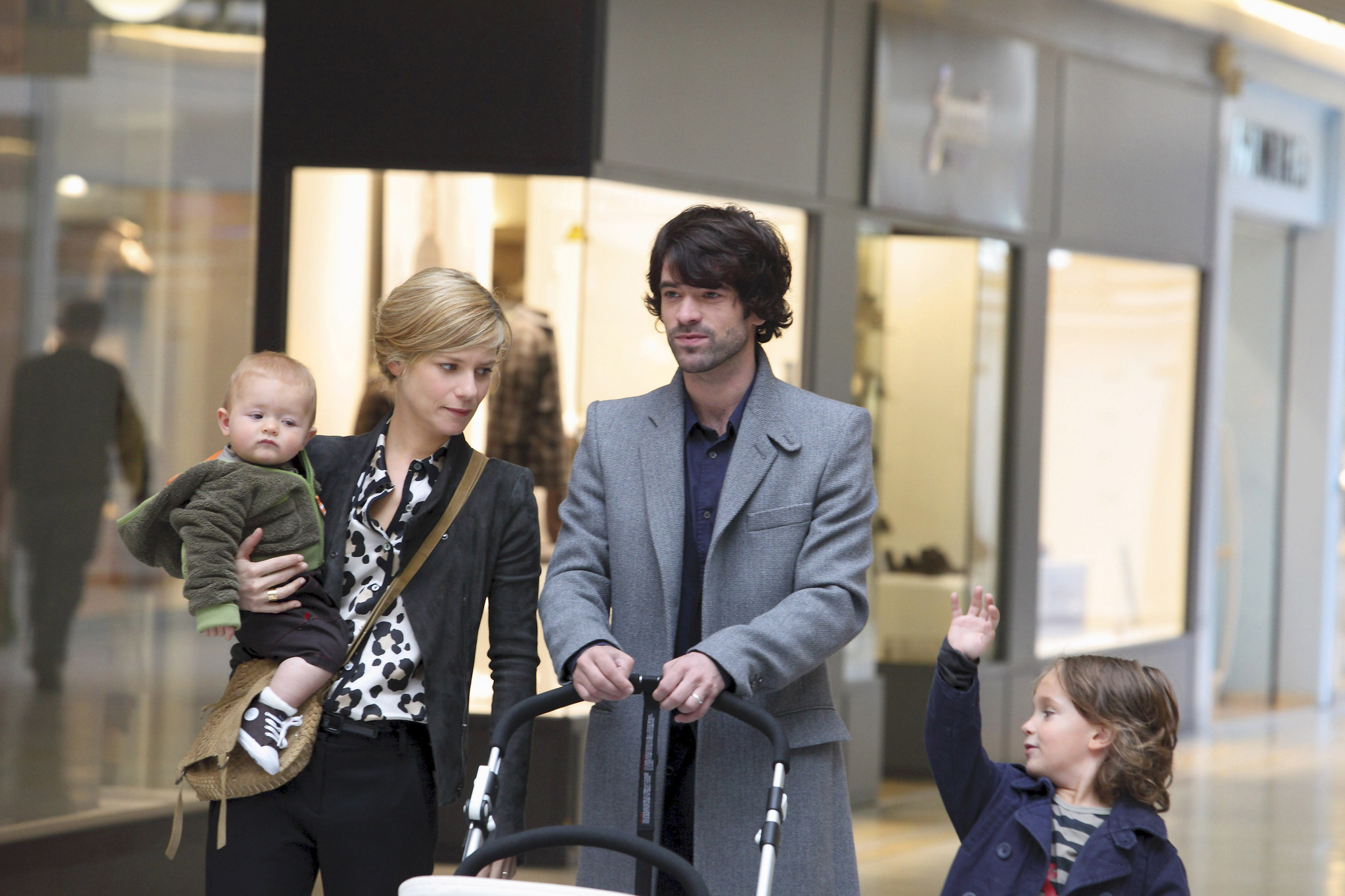 Still of Romain Duris and Marina Foïs in L'homme qui voulait vivre sa vie (2010)