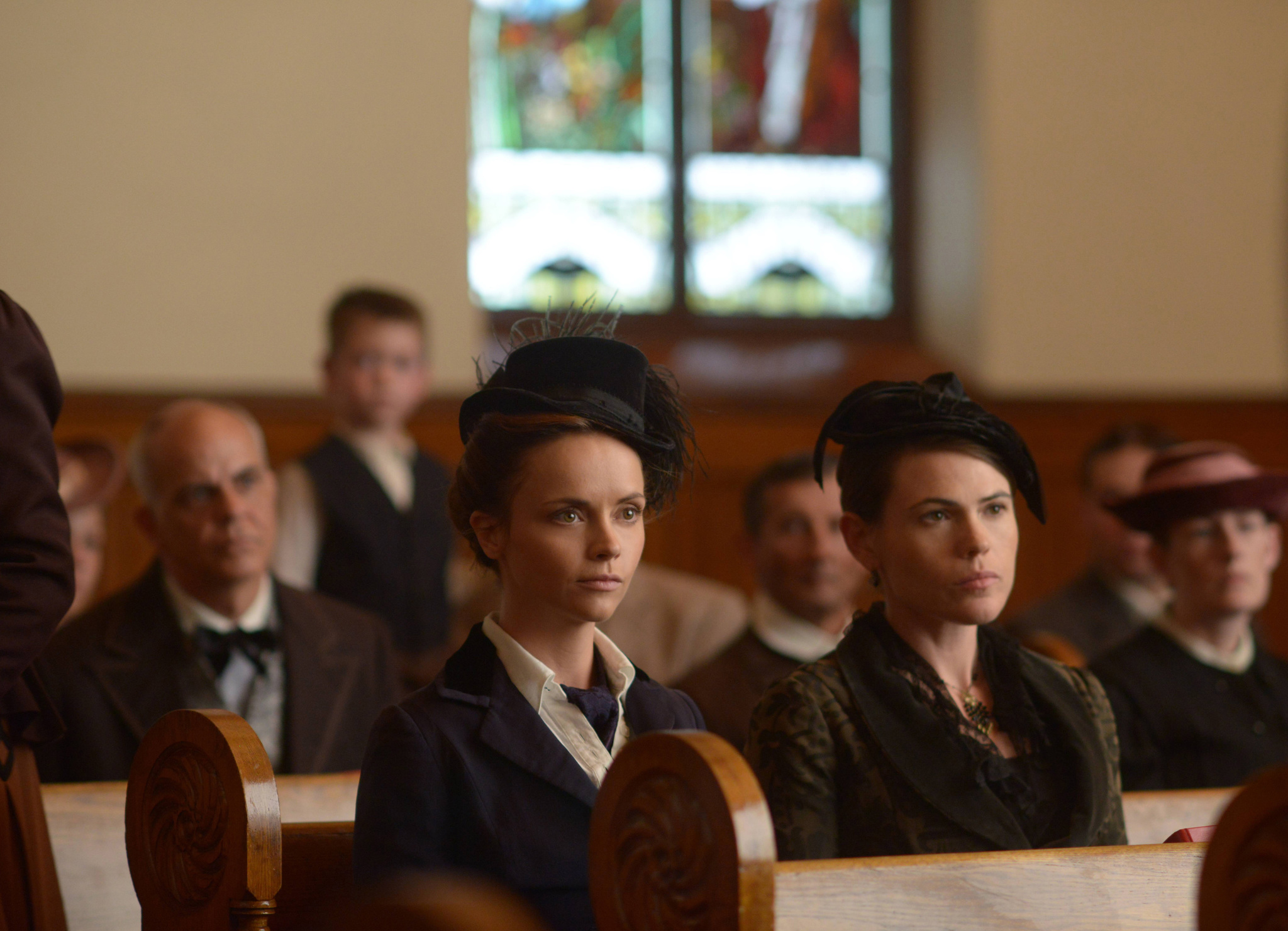 Still of Christina Ricci and Clea DuVall in Lizzie Borden Took an Ax (2014)