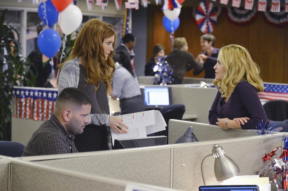 Still of Guillermo Díaz, Sally Pressman and Darby Stanchfield in Scandal (2012)
