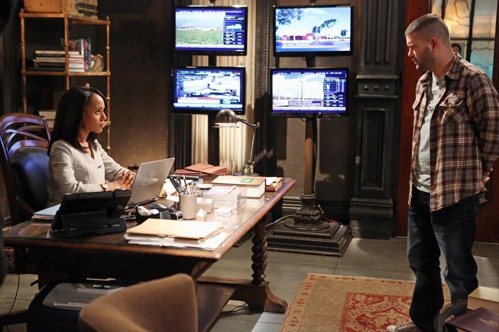Still of Guillermo Díaz and Kerry Washington in Scandal (2012)