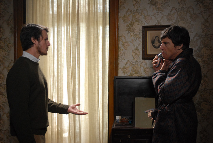 Still of Diogo Dória and Ricardo Trêpa in Singularidades de uma Rapariga Loura (2009)