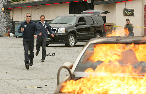 Still of George Eads and Eric Szmanda in CSI kriminalistai (2000)