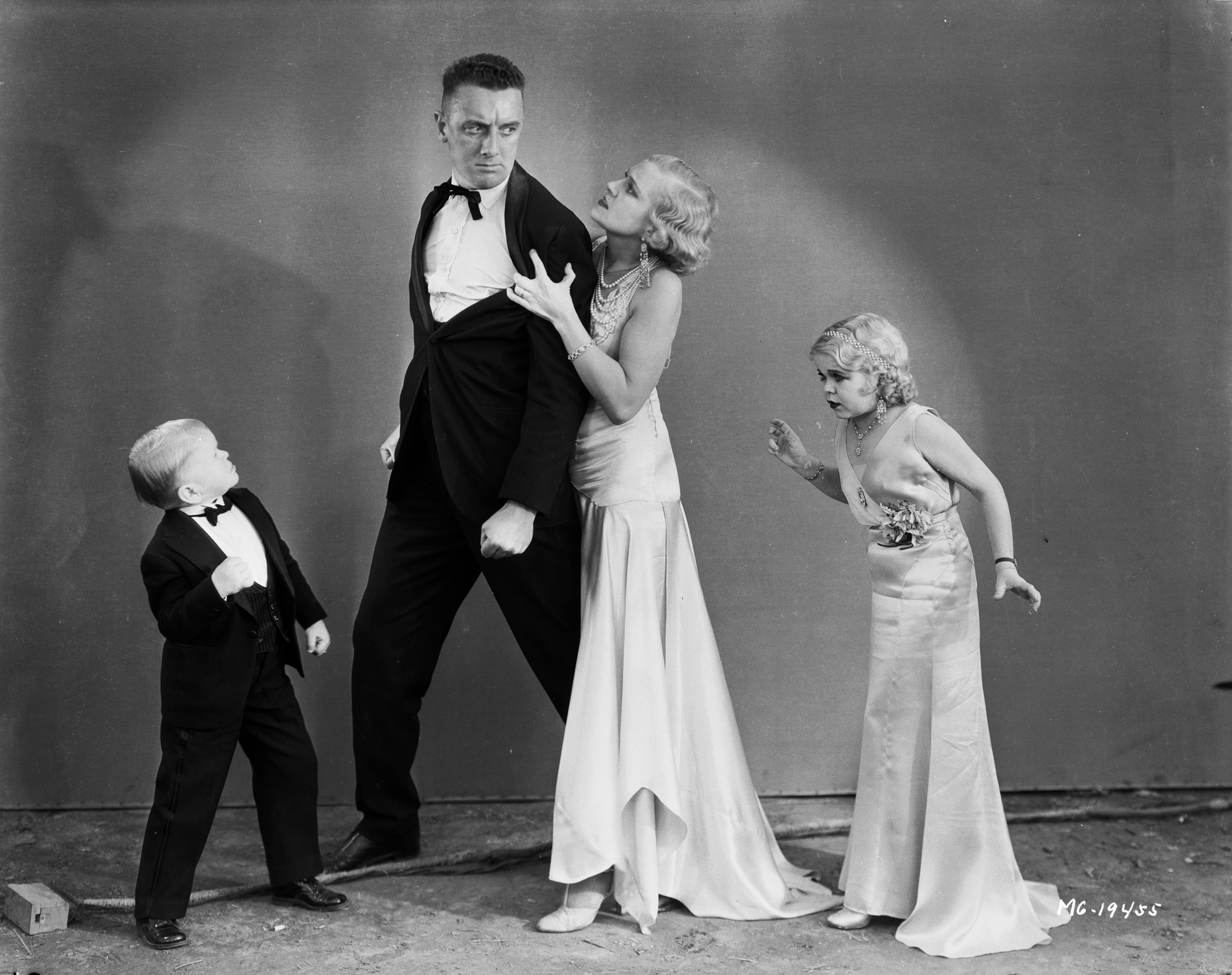 Still of Olga Baclanova, Harry Earles and Henry Victor in Freaks (1932)