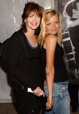 Frances Fisher and Francesca Eastwood at event of Ties jausmu riba (2005)