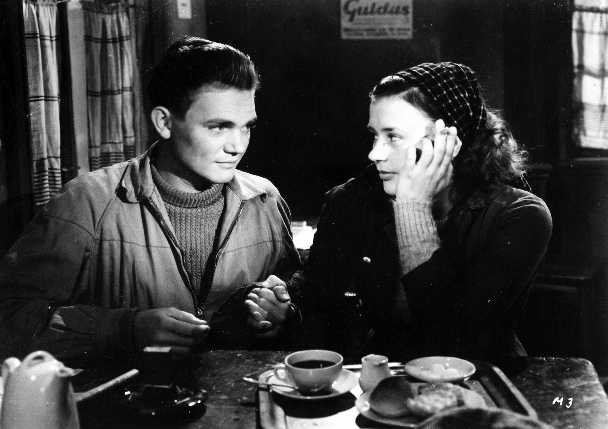 Still of Dagmar Ebbesen and Lars Ekborg in Sommaren med Monika (1953)