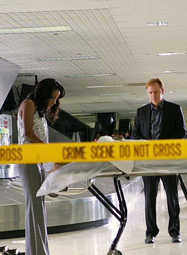 Still of David Caruso and Megalyn Echikunwoke in CSI Majamis (2002)