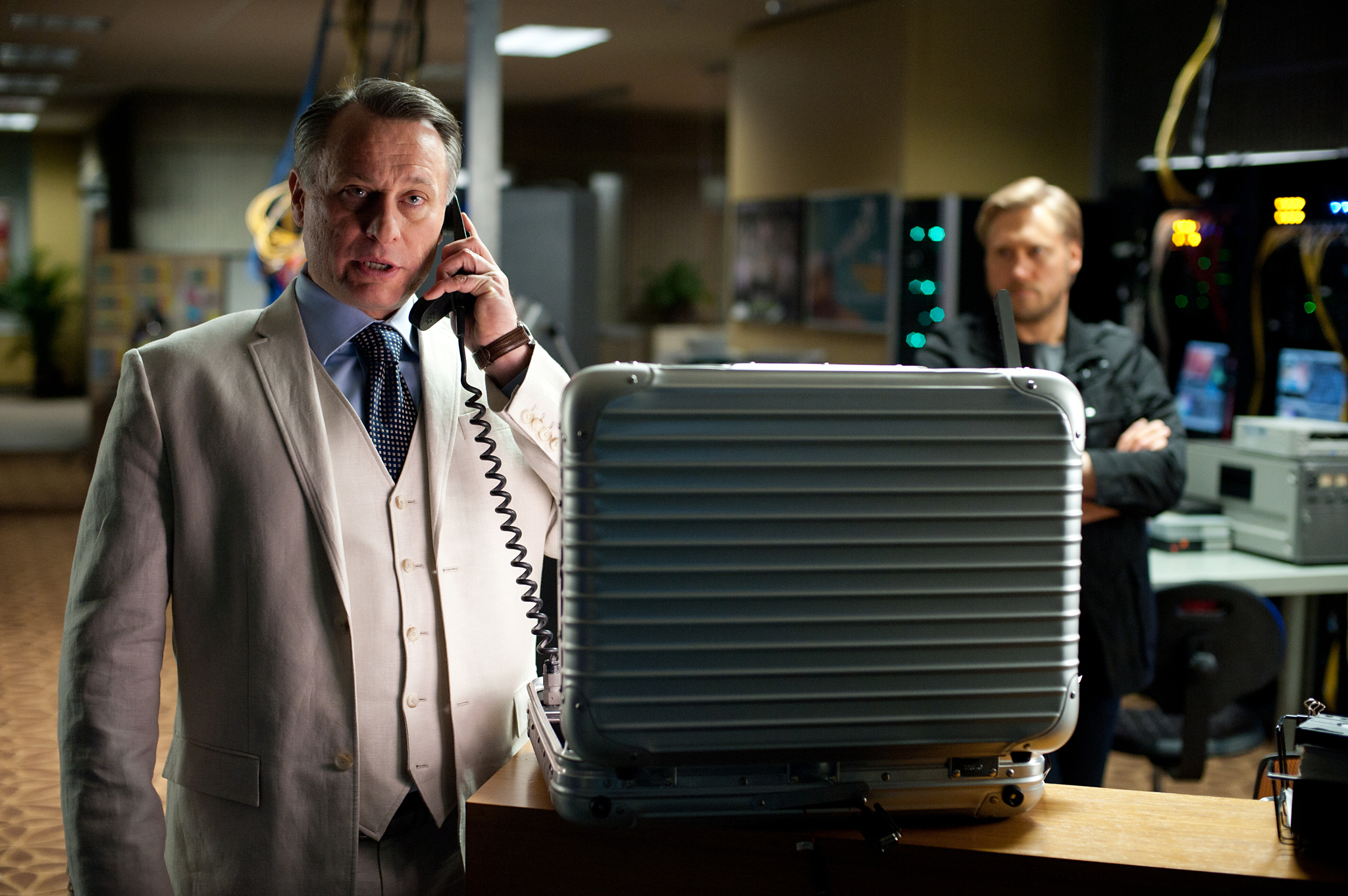 Still of Samuli Edelmann and Michael Nyqvist in Neimanoma misija. Smeklos protokolas (2011)