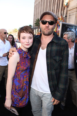 Emily Browning and Joel Edgerton at event of Legend of the Guardians: The Owls of Ga'Hoole (2010)