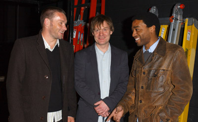 Joel Edgerton, Chiwetel Ejiofor and Julian Jarrold at event of Kinky Boots (2005)