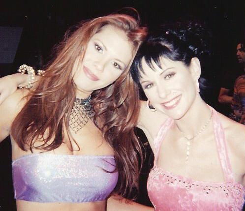 Behind the scenes on the set of Nikki for the WB, with Nikki Cox, 2001