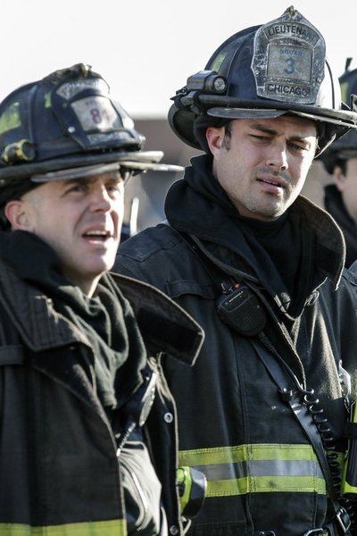 Still of David Eigenberg and Taylor Kinney in Chicago Fire (2012)