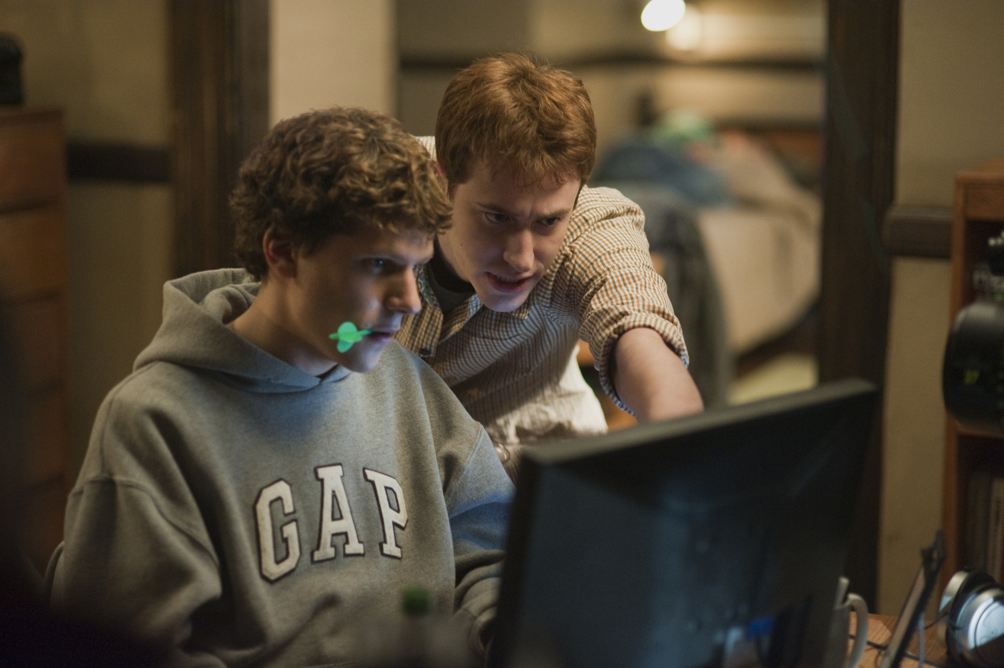 Still of Joseph Mazzello and Jesse Eisenberg in The Social Network (2010)