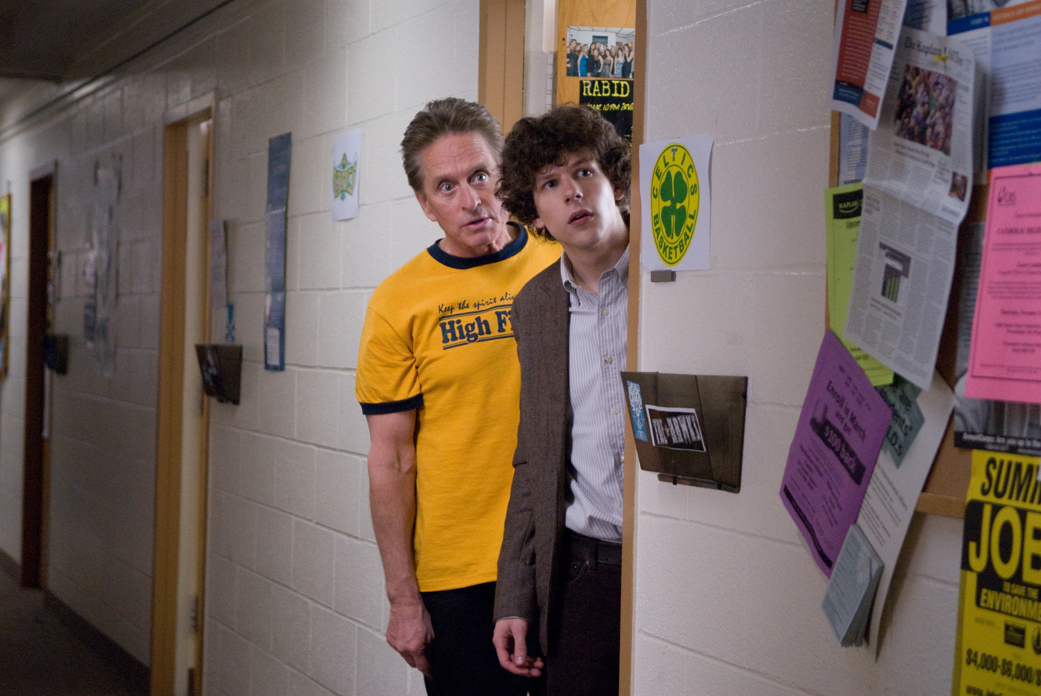 Still of Michael Douglas and Jesse Eisenberg in Solitary Man (2009)