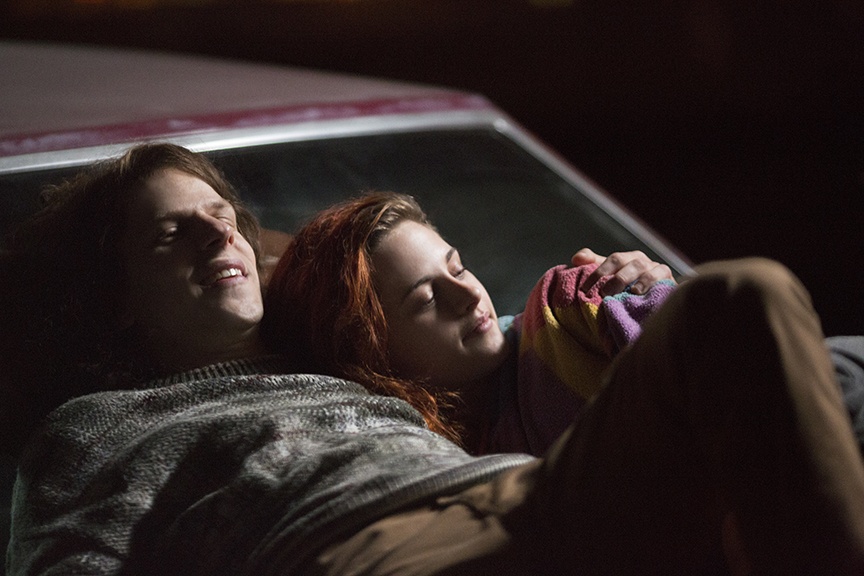 Still of Jesse Eisenberg and Kristen Stewart in Amerikos ultra (2015)