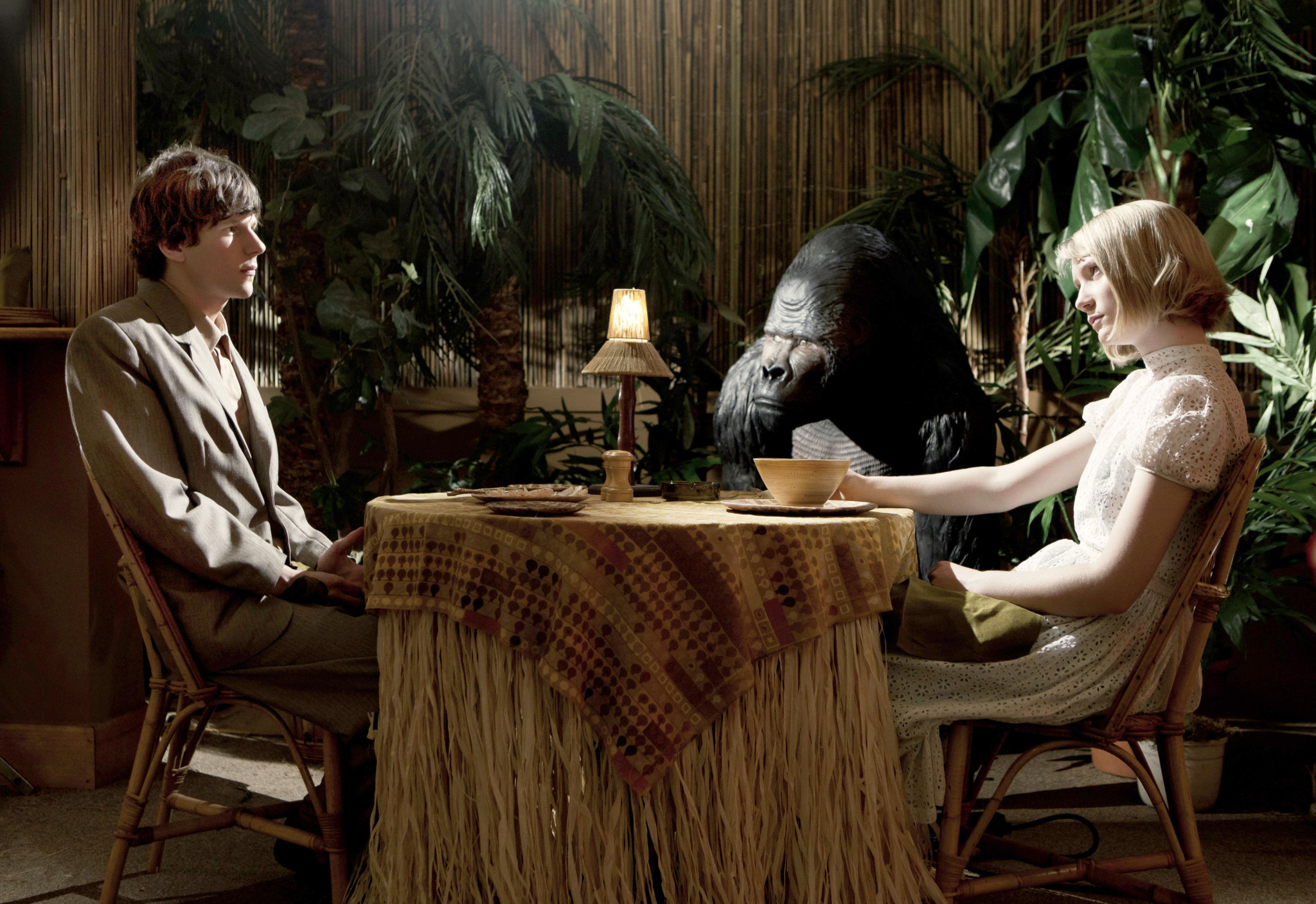 Still of Jesse Eisenberg and Mia Wasikowska in Antrininkas (2013)