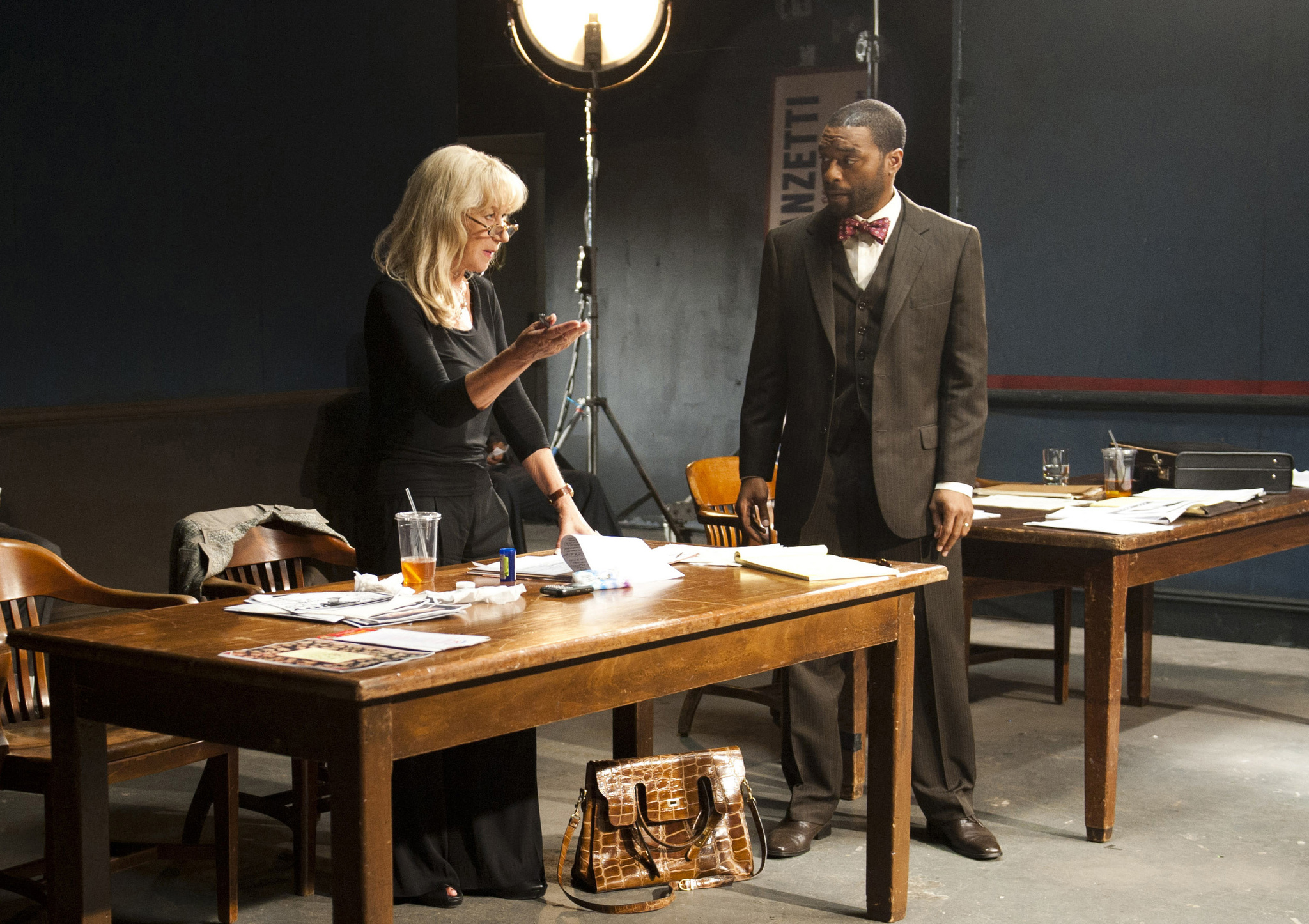 Still of Helen Mirren and Chiwetel Ejiofor in Phil Spector (2013)