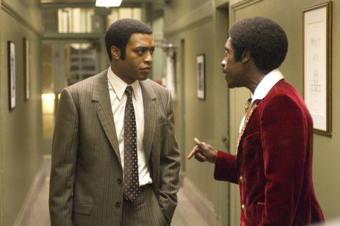 Still of Don Cheadle and Chiwetel Ejiofor in Talk to Me (2007)