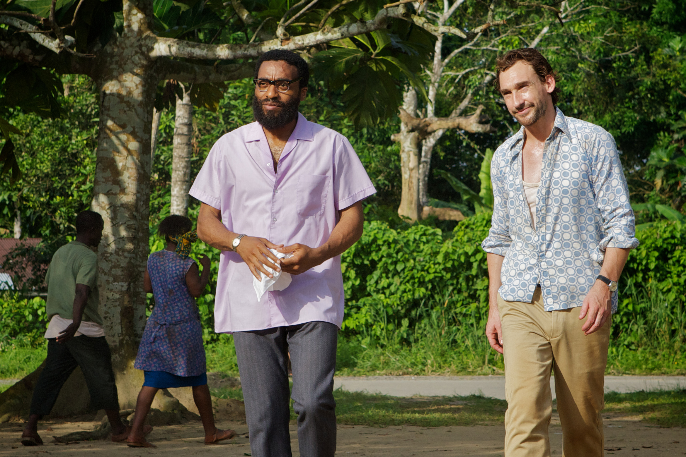 Still of Chiwetel Ejiofor and Joseph Mawle in Half of a Yellow Sun (2013)