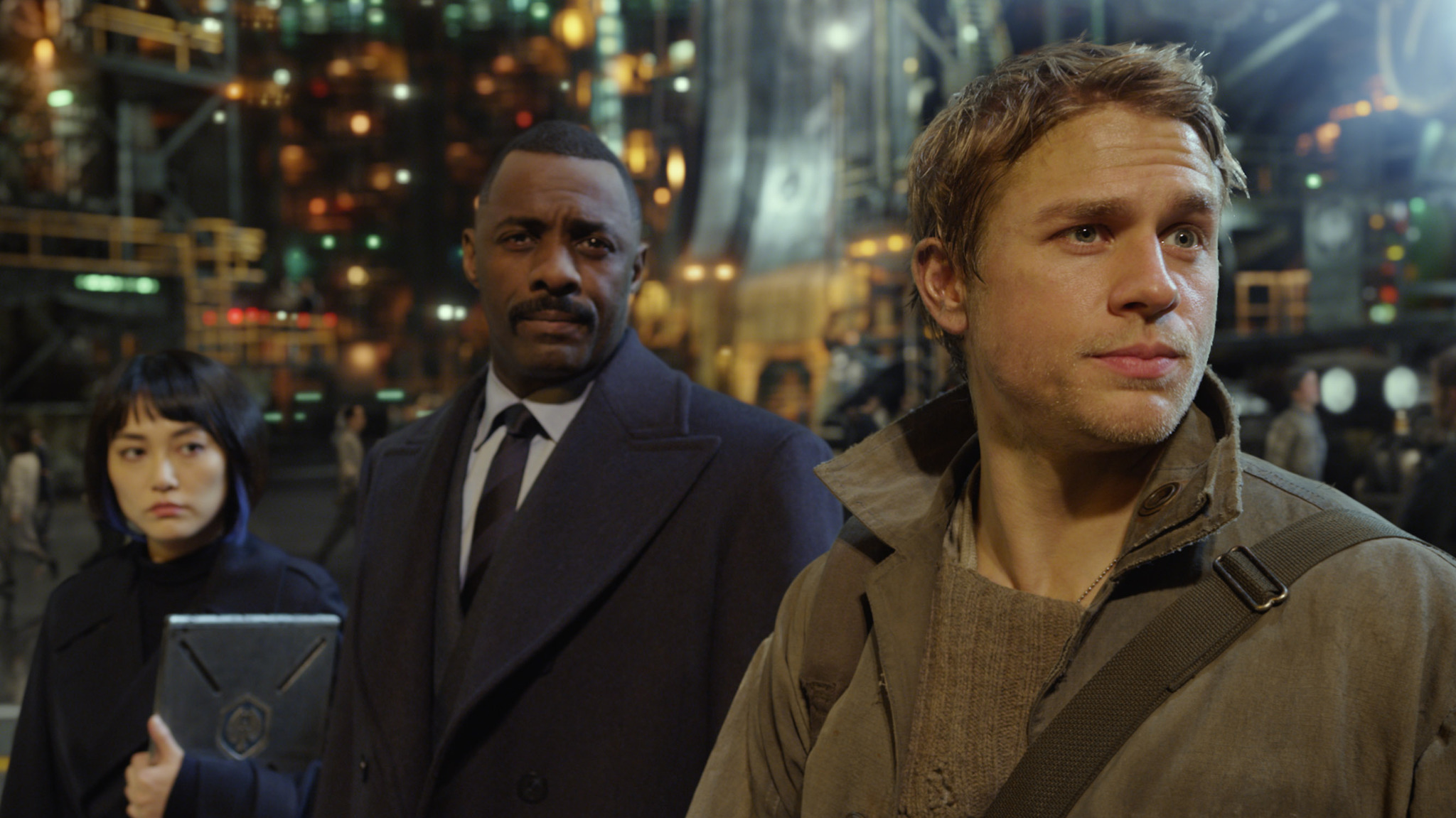 Still of Idris Elba, Charlie Hunnam and Rinko Kikuchi in Ugnies ziedas (2013)