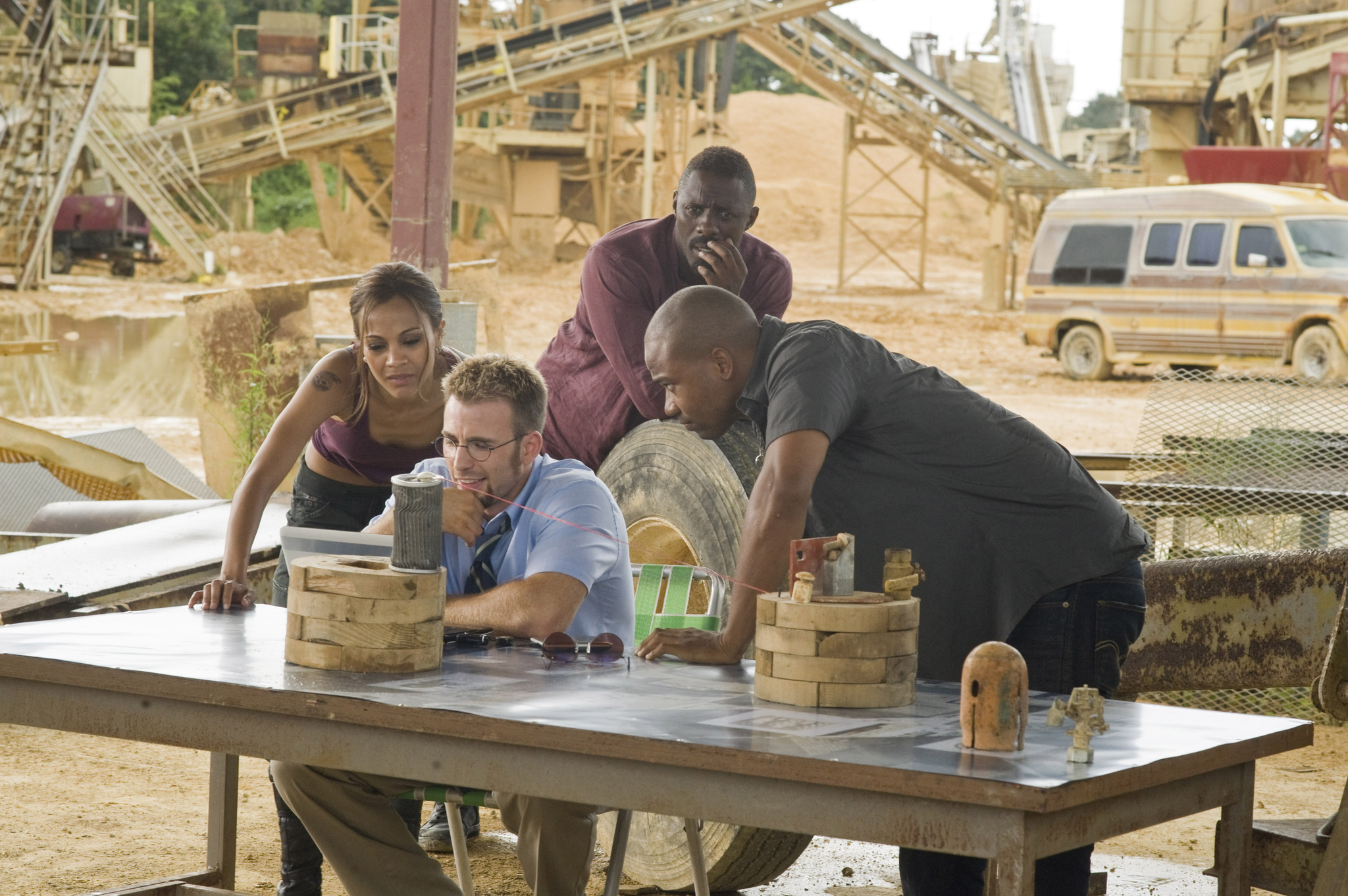 Still of Idris Elba and Columbus Short in The Losers (2010)