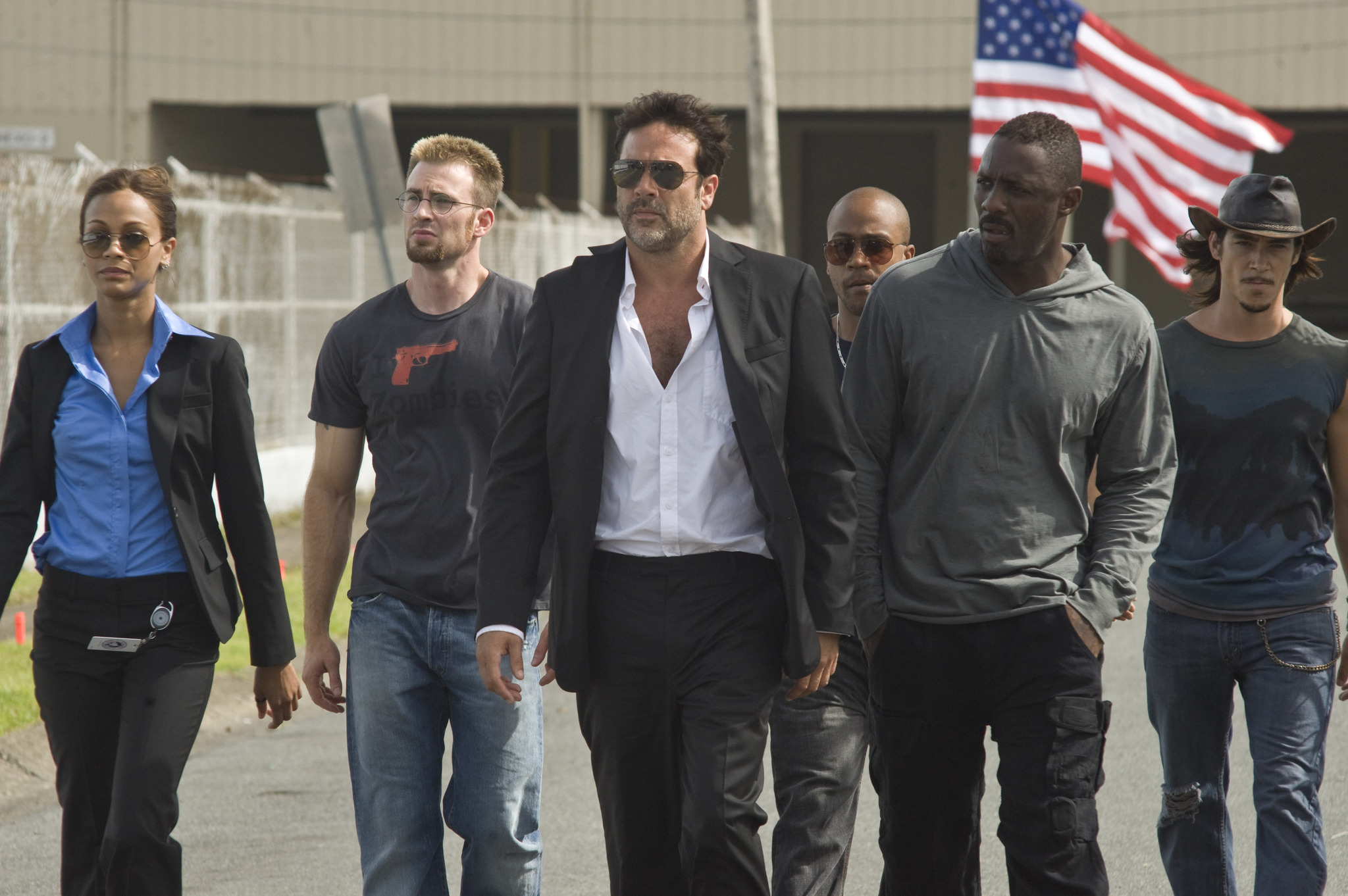 Still of Idris Elba, Chris Evans, Jeffrey Dean Morgan, Zoe Saldana, Óscar Jaenada and Columbus Short in The Losers (2010)