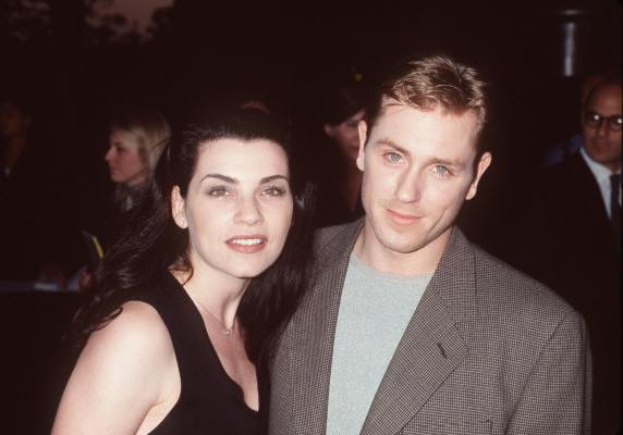 Julianna Margulies and Ron Eldard at event of Gilus sukretimas (1998)