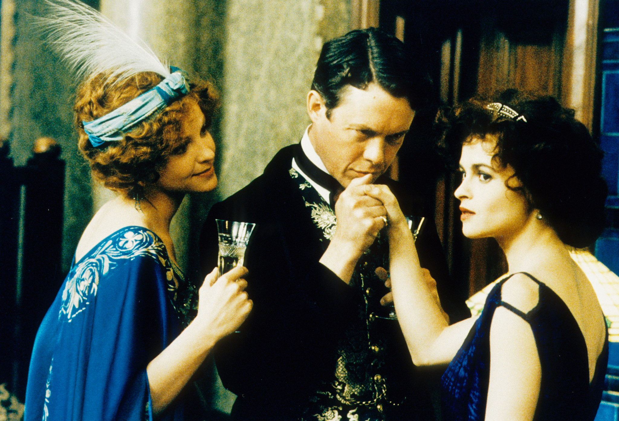 Still of Helena Bonham Carter, Alison Elliott and Alex Jennings in The Wings of the Dove (1997)