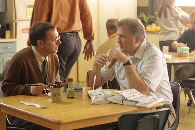 Still of Michael Emerson and Daniel Roebuck in Dinge (2004)