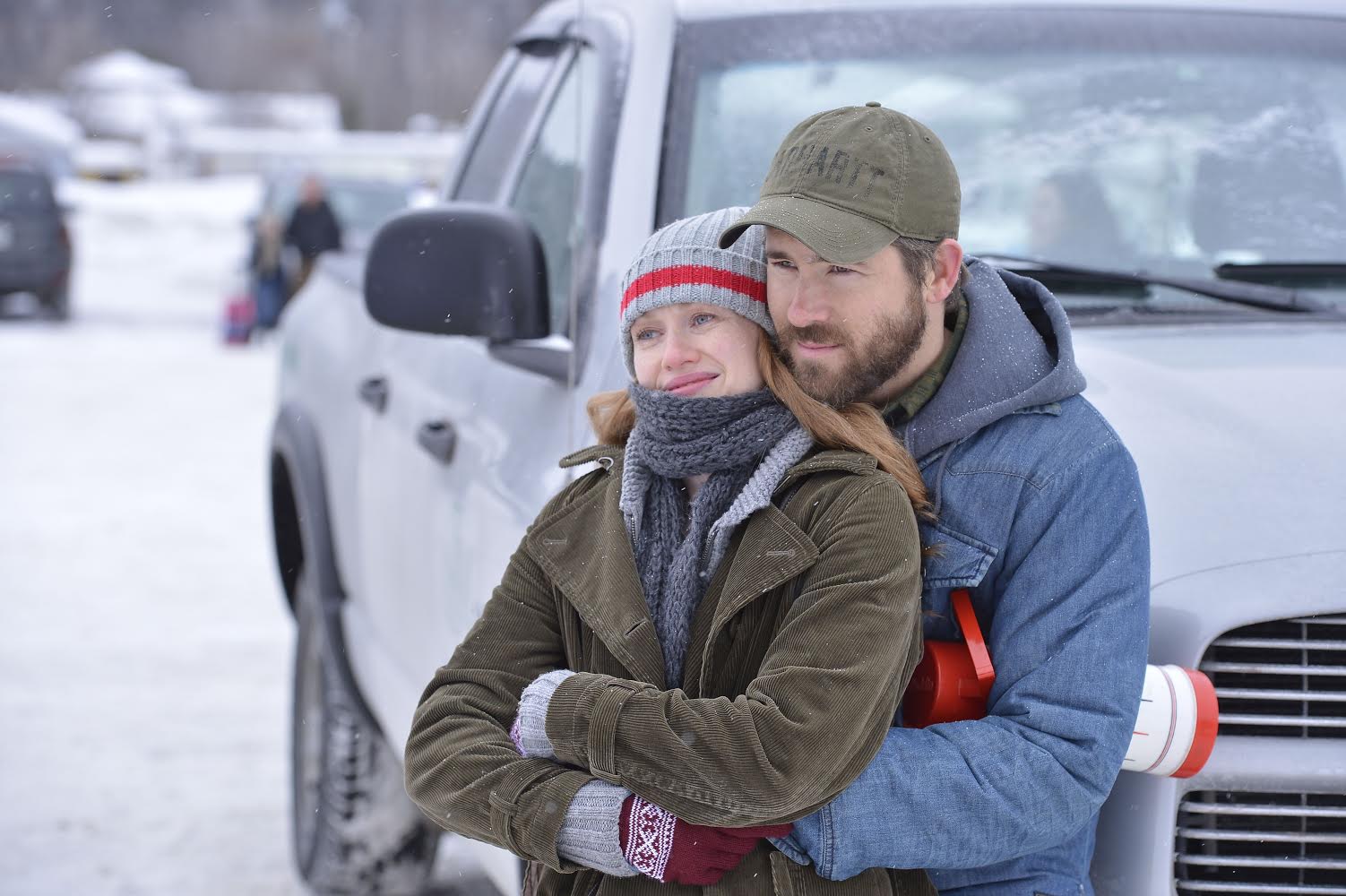 Still of Ryan Reynolds and Mireille Enos in The Captive (2014)