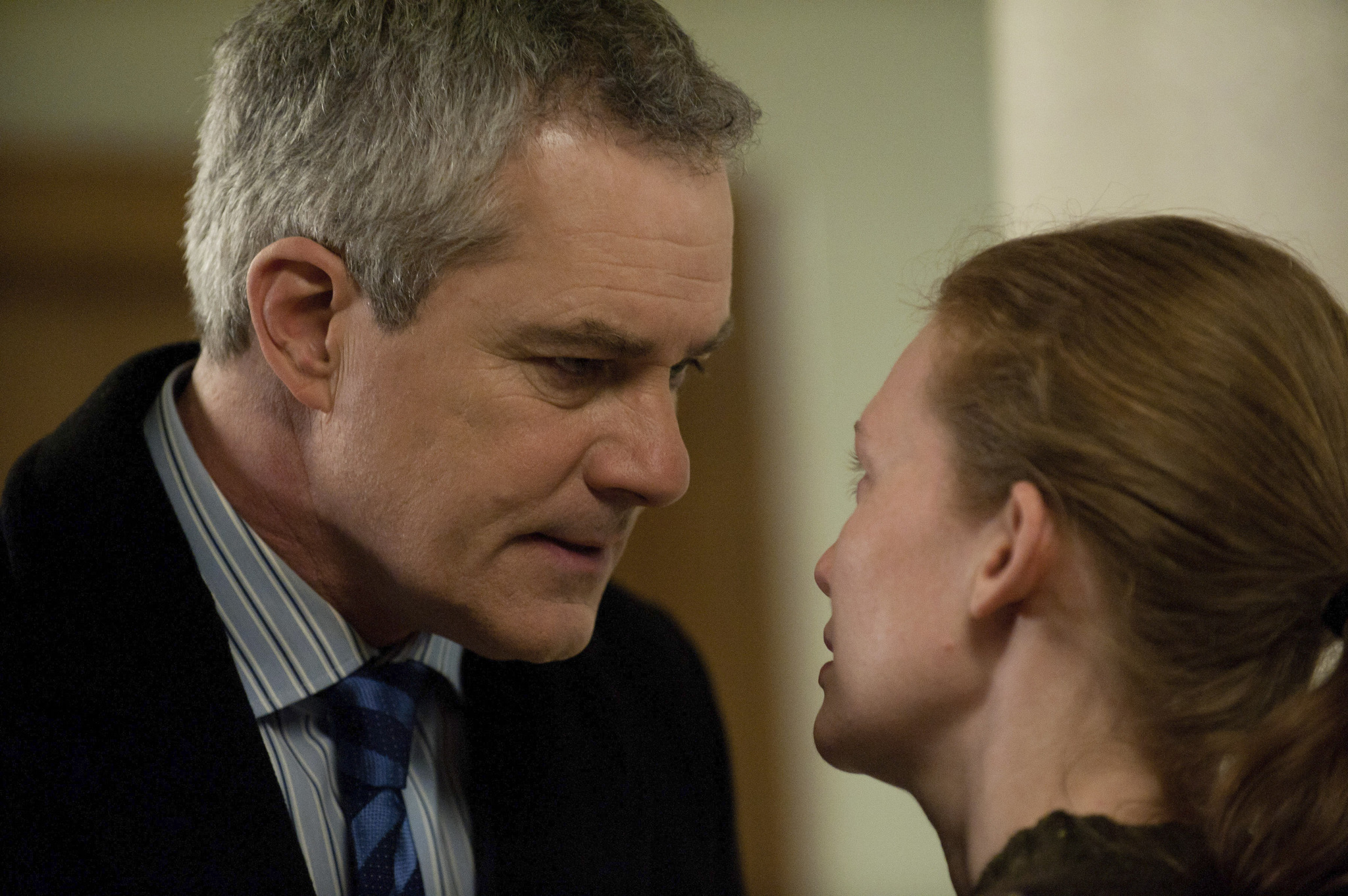 Still of Mireille Enos and Barclay Hope in Zmogzudyste (2011)