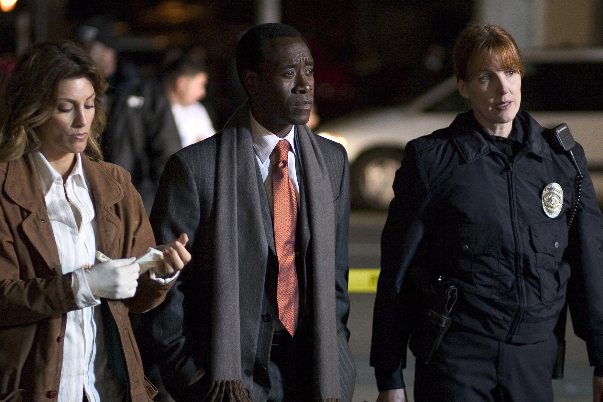 Still of Don Cheadle and Jennifer Esposito in Crash (2004)