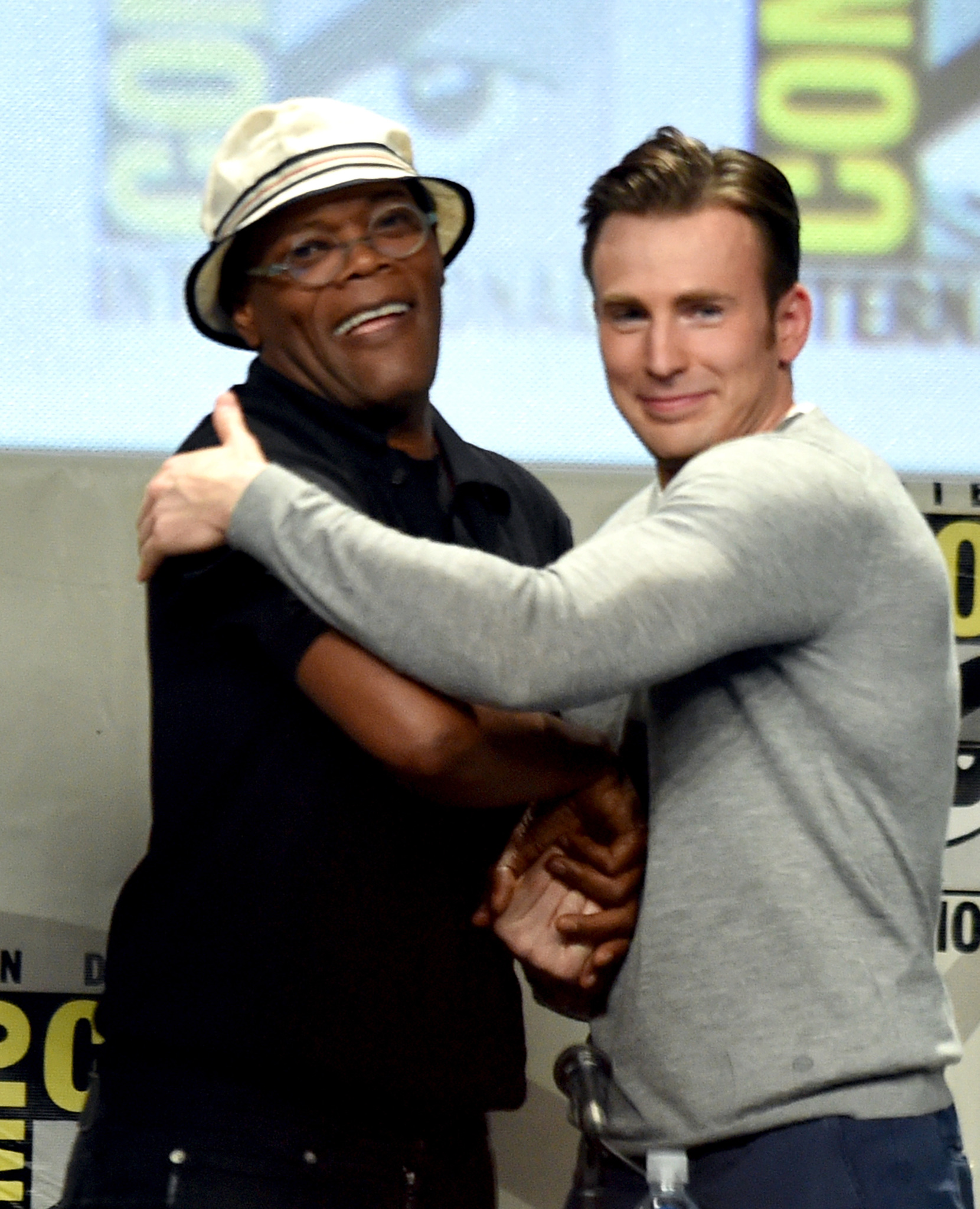 Samuel L. Jackson and Chris Evans at event of Kersytojai 2 (2015)