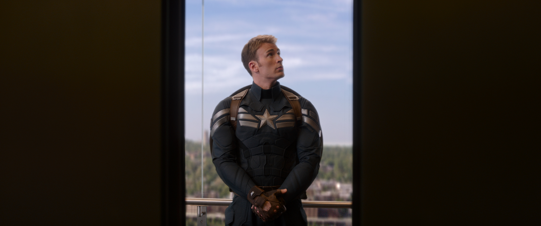 Still of Chris Evans in Kapitonas Amerika: ziemos karys (2014)