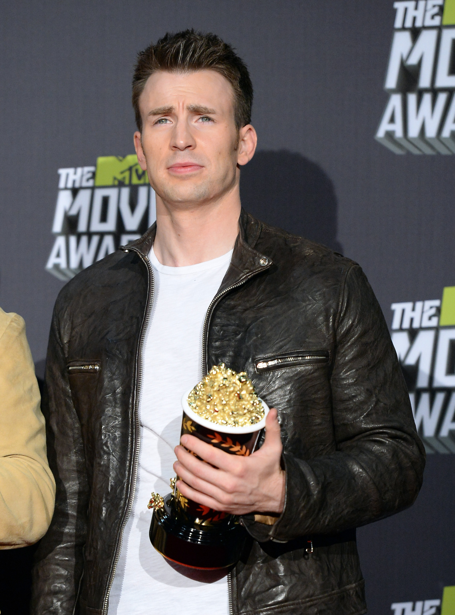 Chris Evans at event of 2013 MTV Movie Awards (2013)