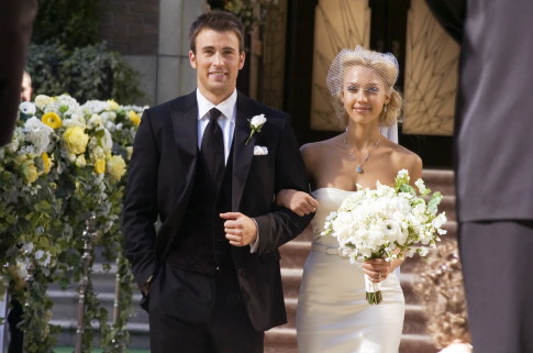 Still of Jessica Alba and Chris Evans in Fantastiskas ketvertas: sidabrinio banglentininko iskilimas (2007)