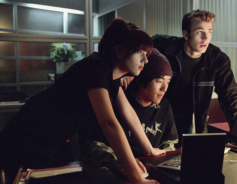 Still of Chris Evans, Scarlett Johansson and Leonardo Nam in The Perfect Score (2004)