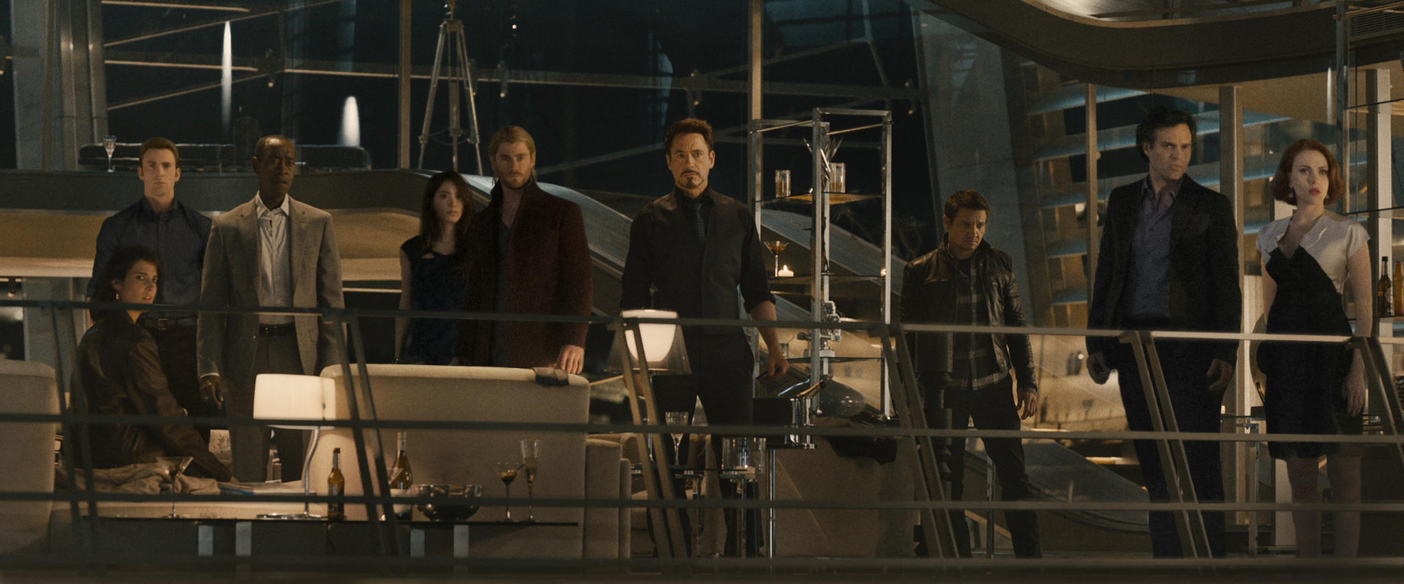 Still of Don Cheadle, Robert Downey Jr., Chris Evans, Scarlett Johansson, Jeremy Renner, Mark Ruffalo, Chris Hemsworth and Claudia Kim in Kersytojai 2 (2015)