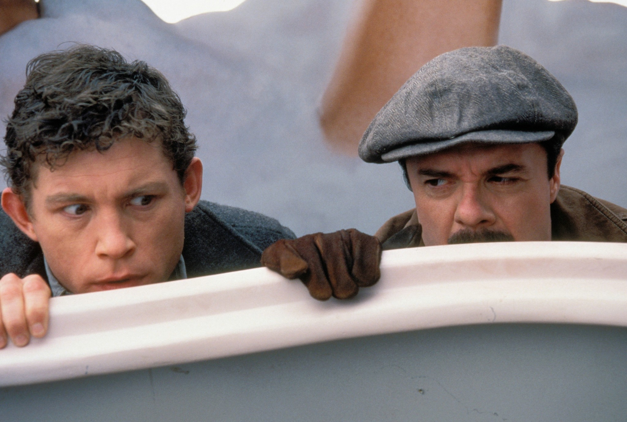 Still of Nathan Lane and Lee Evans in Mousehunt (1997)