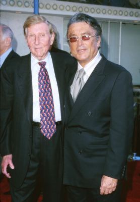 Robert Evans and Sumner Redstone at event of Rules of Engagement (2000)
