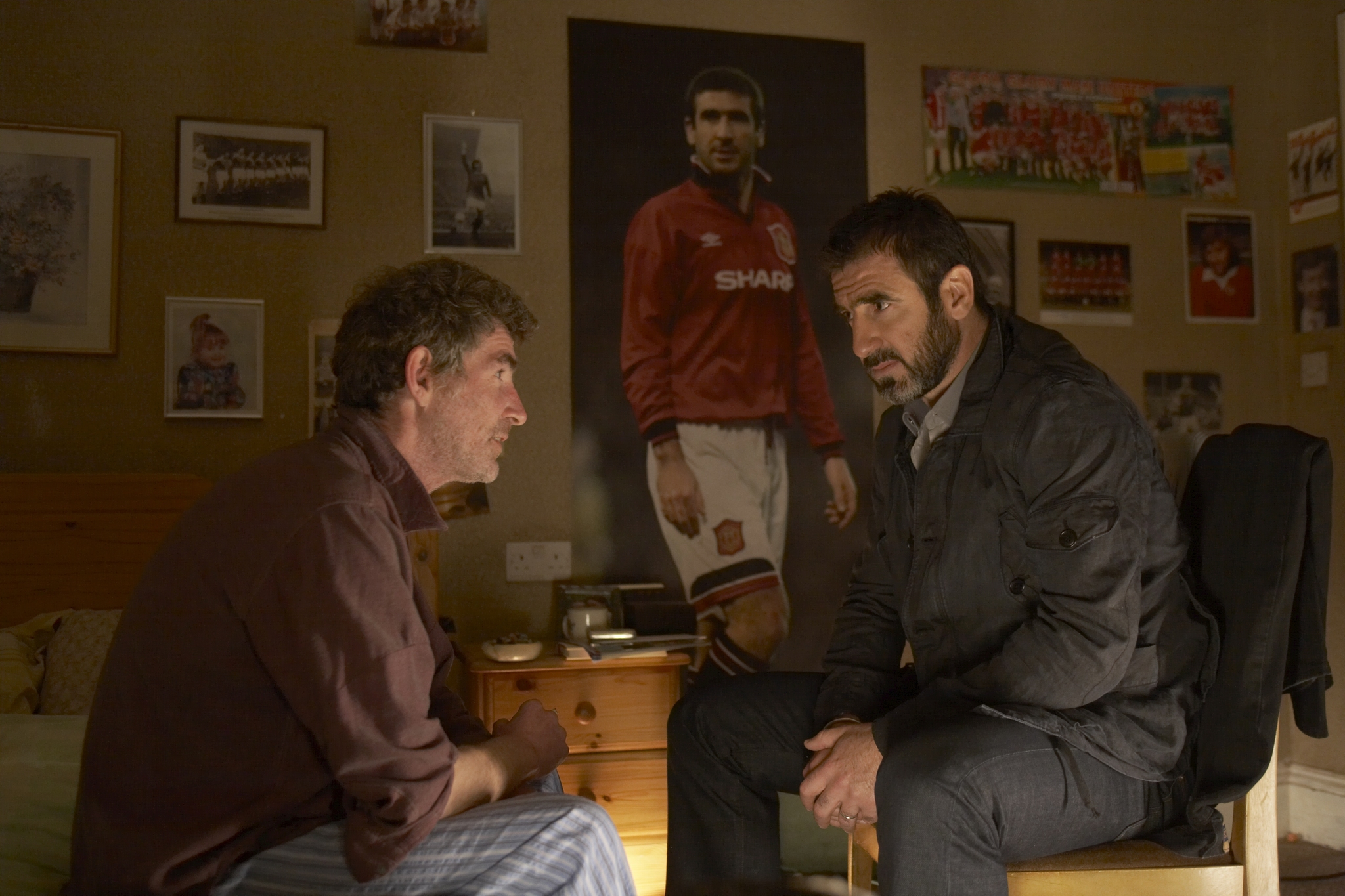 Still of Eric Cantona and Steve Evets in Looking for Eric (2009)