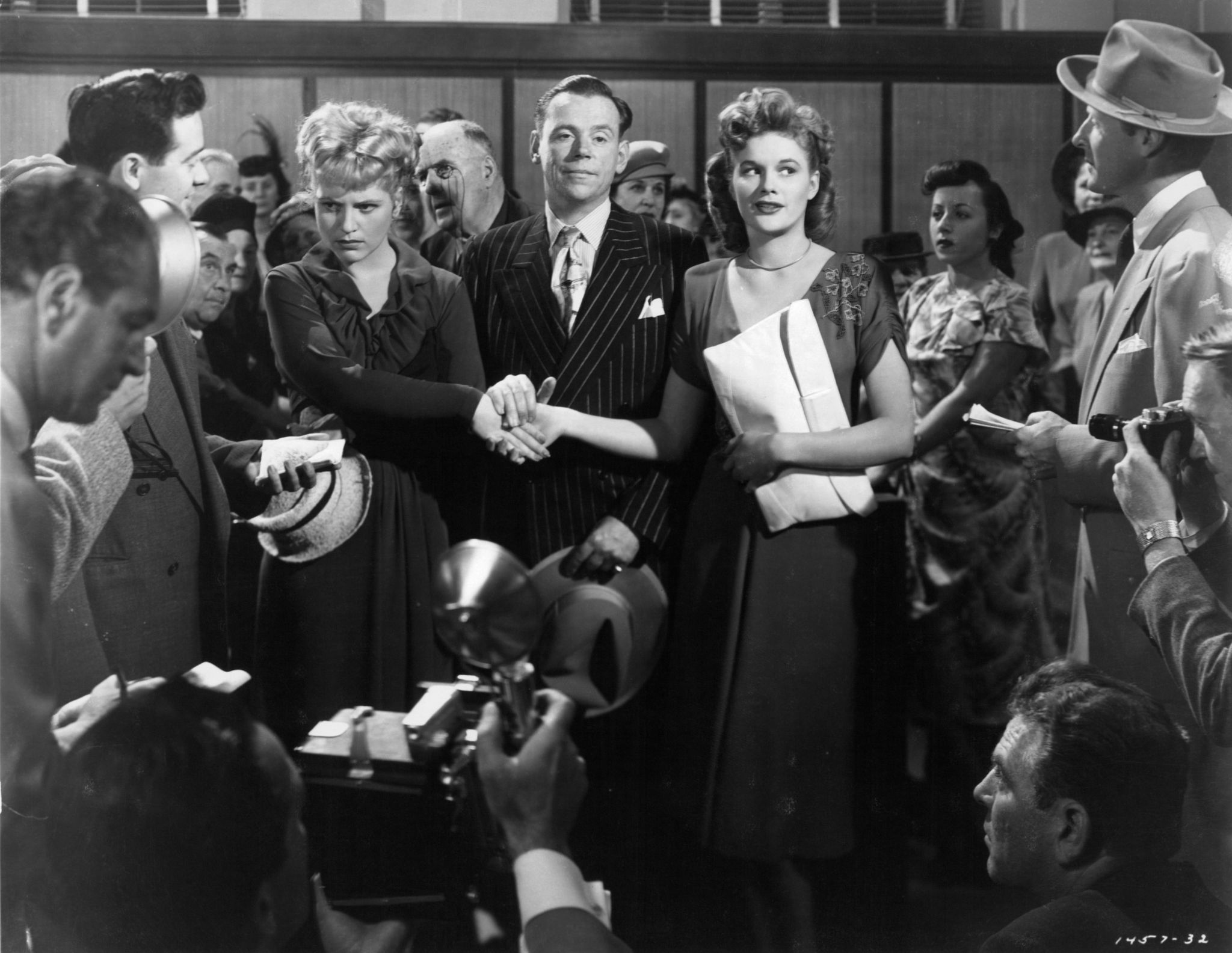 Still of Tom Ewell, Jean Hagen and Judy Holliday in Adam's Rib (1949)