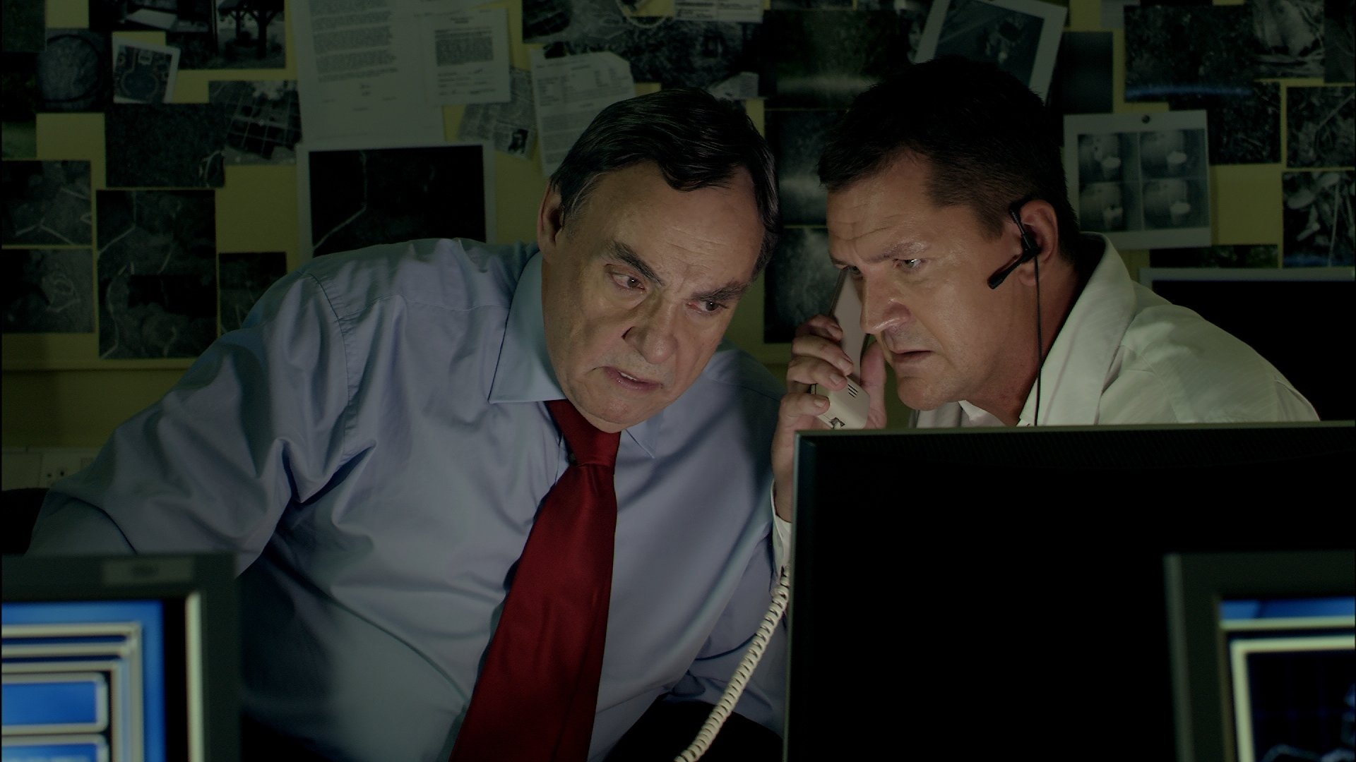 Craig Fairbrass and John Rhys-Davies in 31 North 62 East (2009)