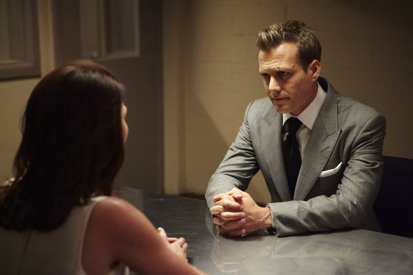 Still of Michelle Fairley and Gabriel Macht in Suits (2011)