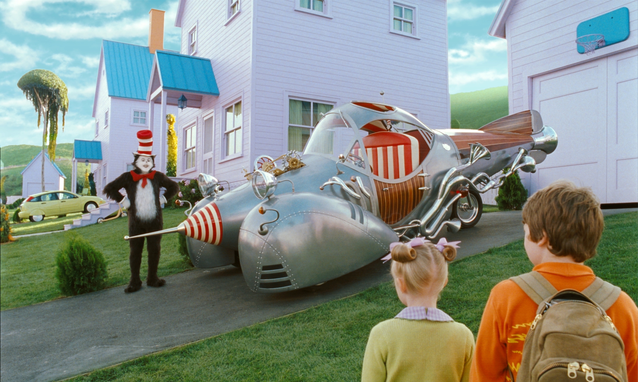 Still of Mike Myers, Spencer Breslin and Dakota Fanning in Dr. Seuss' The Cat in the Hat (2003)