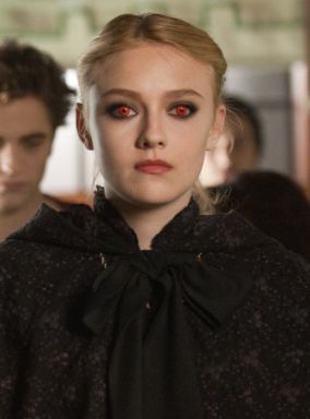 Still of Dakota Fanning in Jaunatis (2009)