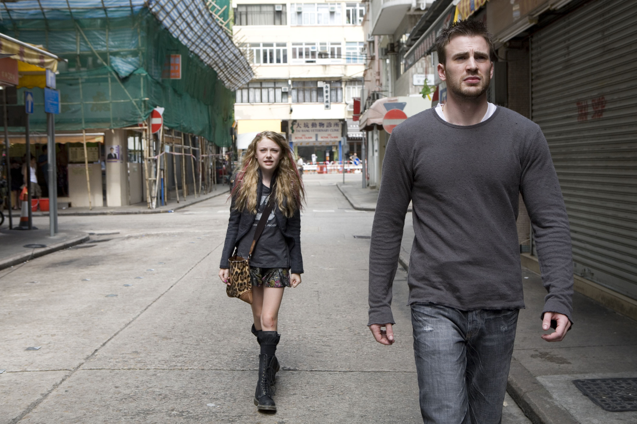 Still of Chris Evans and Dakota Fanning in Push (2009)