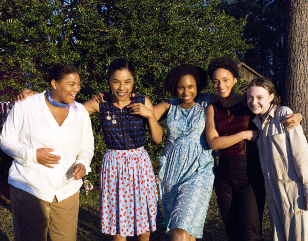 Still of Queen Latifah, Dakota Fanning, Sophie Okonedo, Alicia Keys and Jennifer Hudson in The Secret Life of Bees (2008)