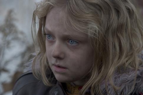 Still of Dakota Fanning in Pasauliu karas (2005)